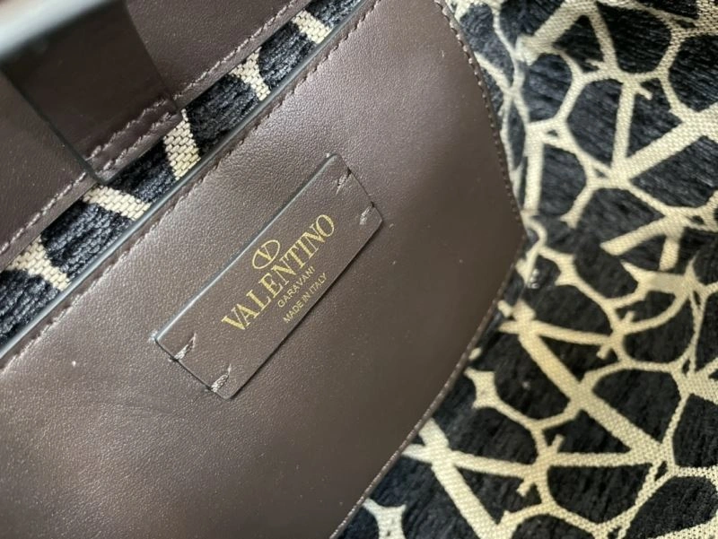 Lightweight Valentino Shopping Bags 59596