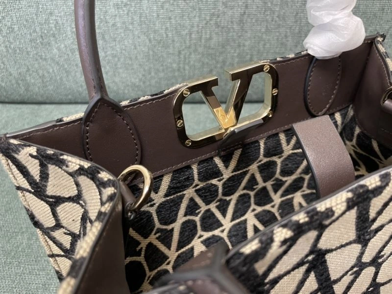 Lightweight Valentino Shopping Bags 59596
