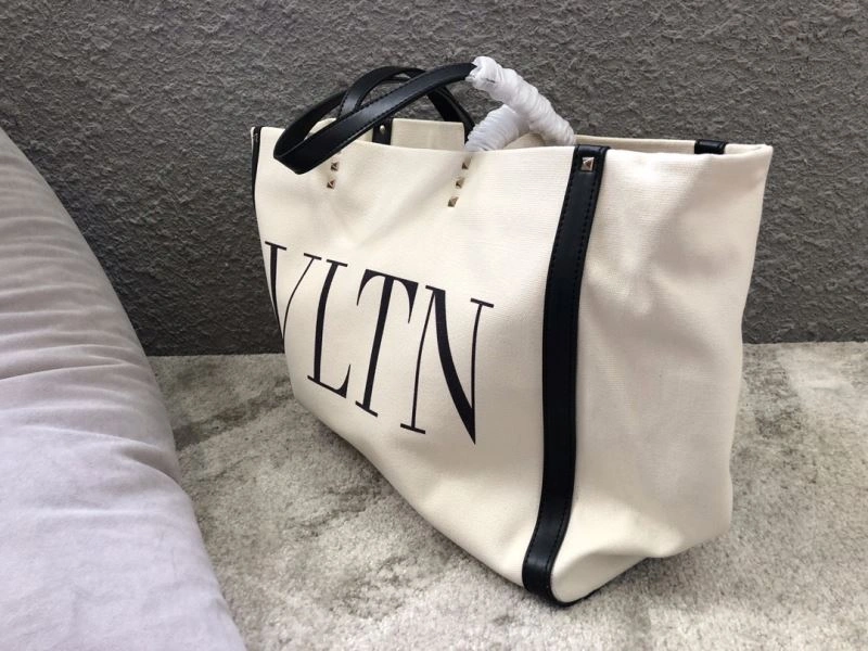 Modern Valentino Shopping Bags 59580