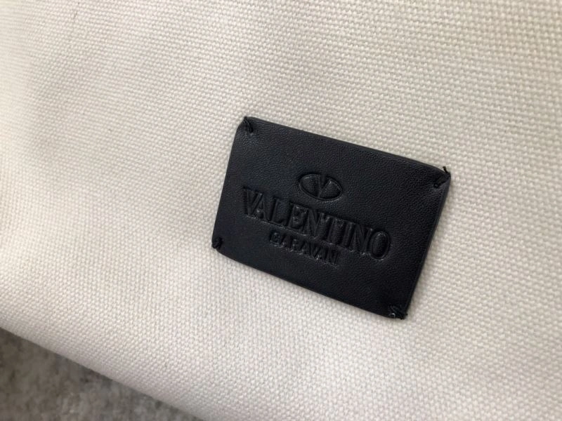 Modern Valentino Shopping Bags 59580