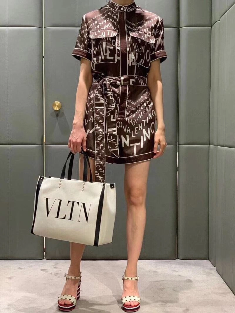 Modern Valentino Shopping Bags 59580