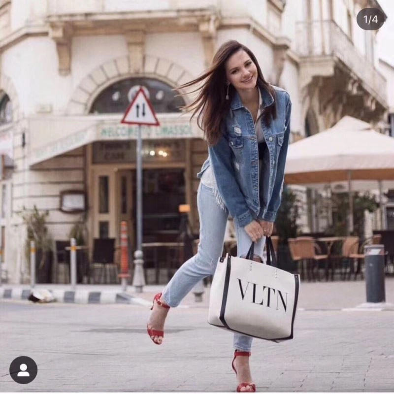 Modern Valentino Shopping Bags 59580