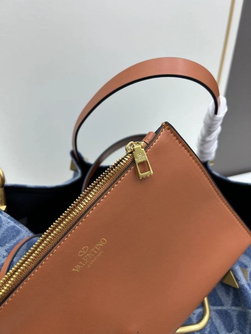Efficient Valentino Shopping Bags 82001