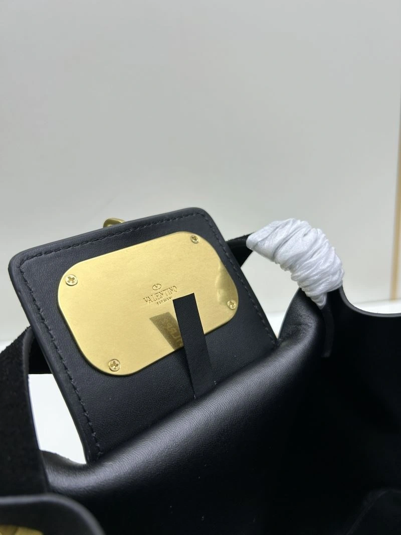 Sleek Valentino Shopping Bags 82014