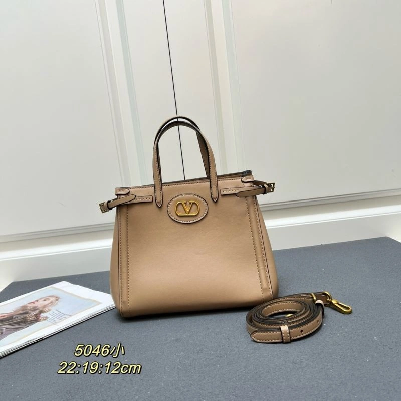 Trendy Valentino Shopping Bags 81967