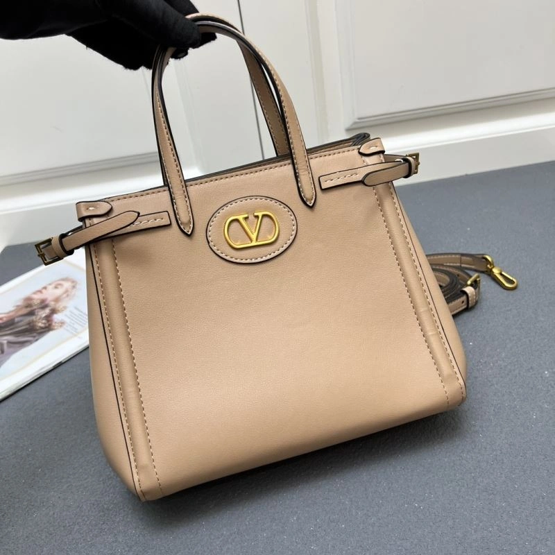 Trendy Valentino Shopping Bags 81967