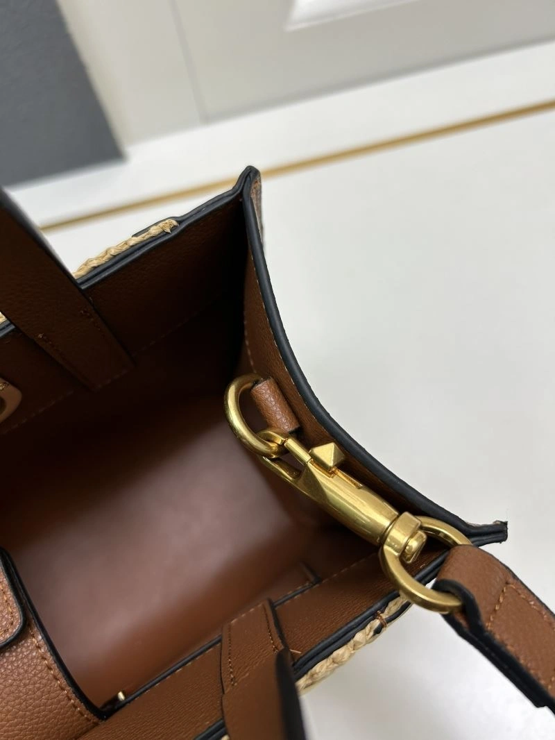 EyeCatching Valentino Shopping Bags 81952