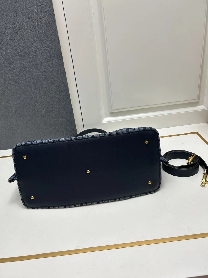 Valentino Shopping Bags TimelessDesign 81946