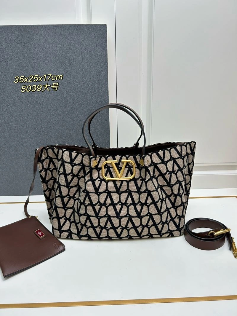Effortless Valentino Shopping Bags 81939