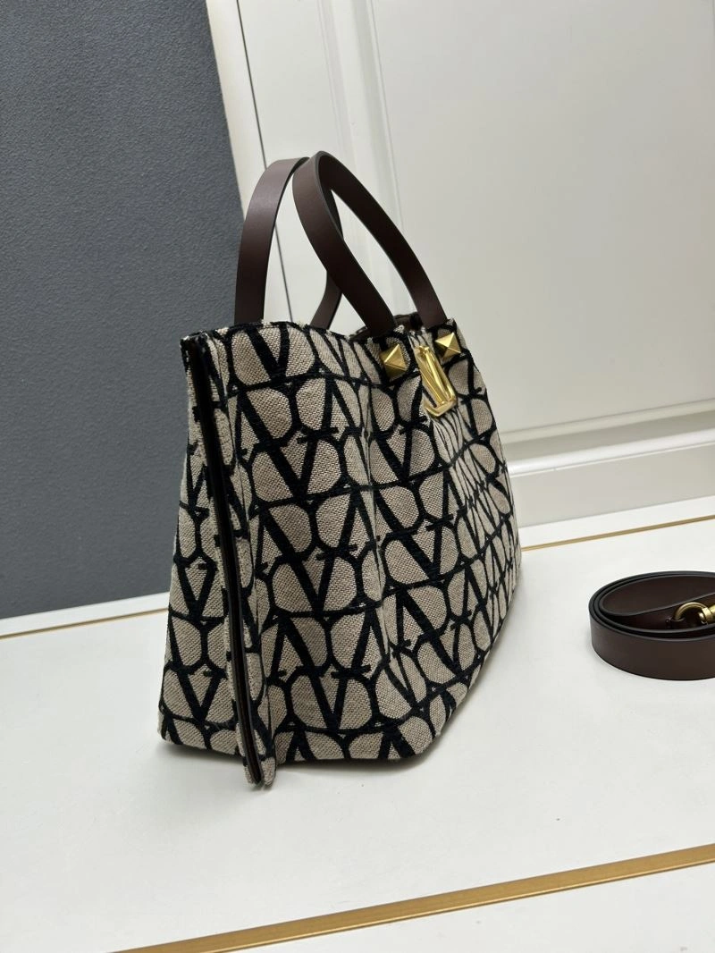 Effortless Valentino Shopping Bags 81939