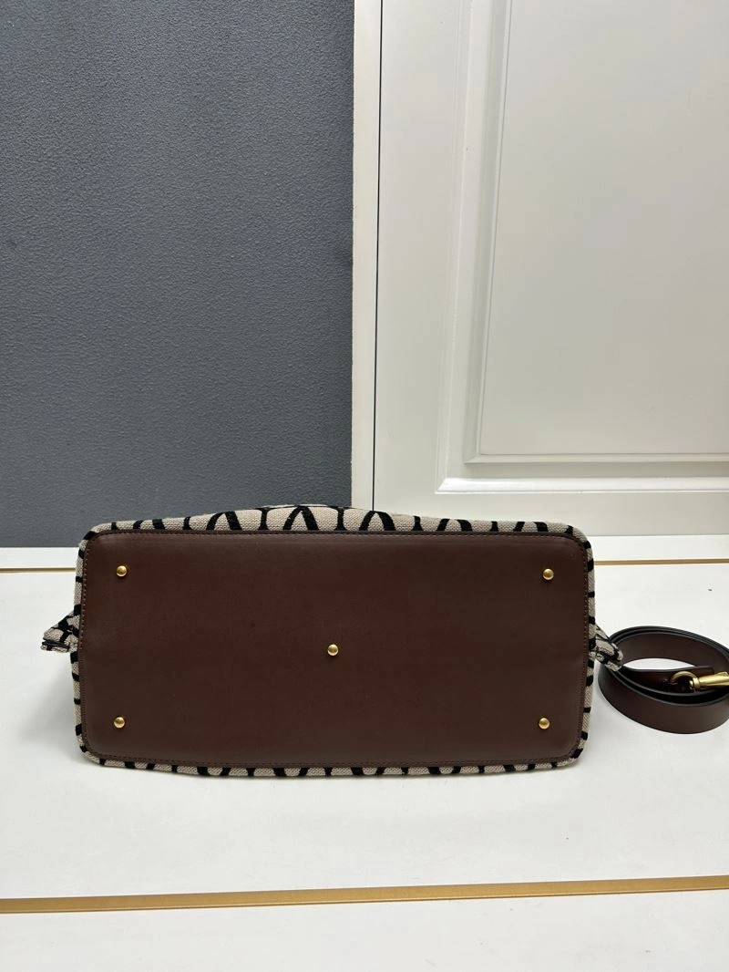 Effortless Valentino Shopping Bags 81939