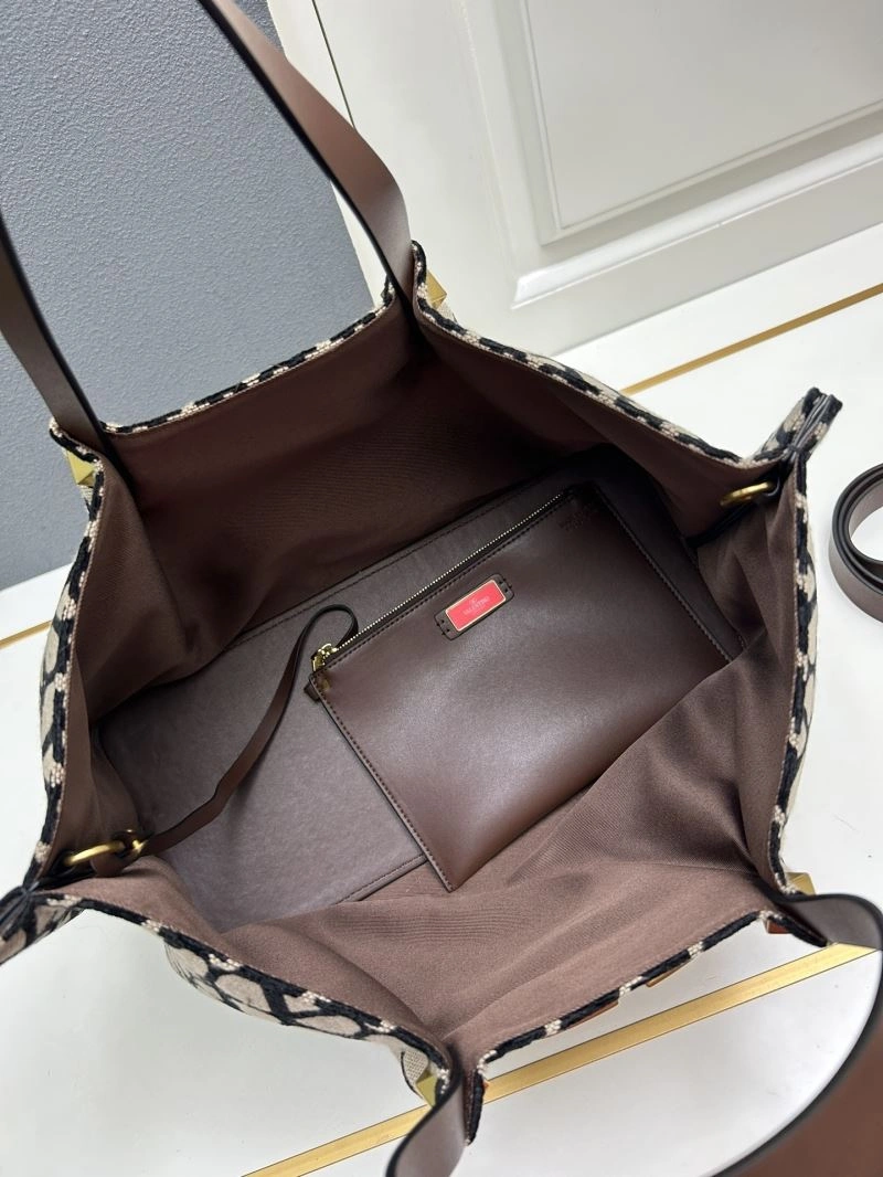 Effortless Valentino Shopping Bags 81939
