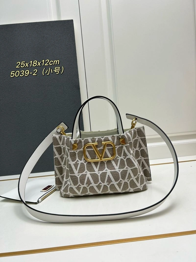 Timeless Valentino Shopping Bags 82018