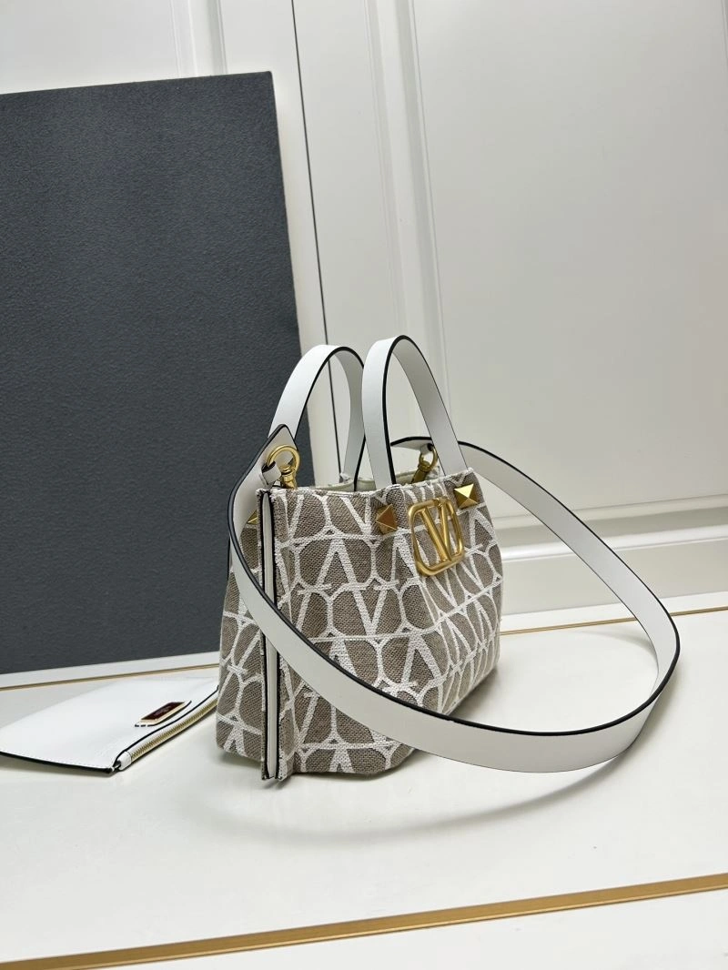 Timeless Valentino Shopping Bags 82018