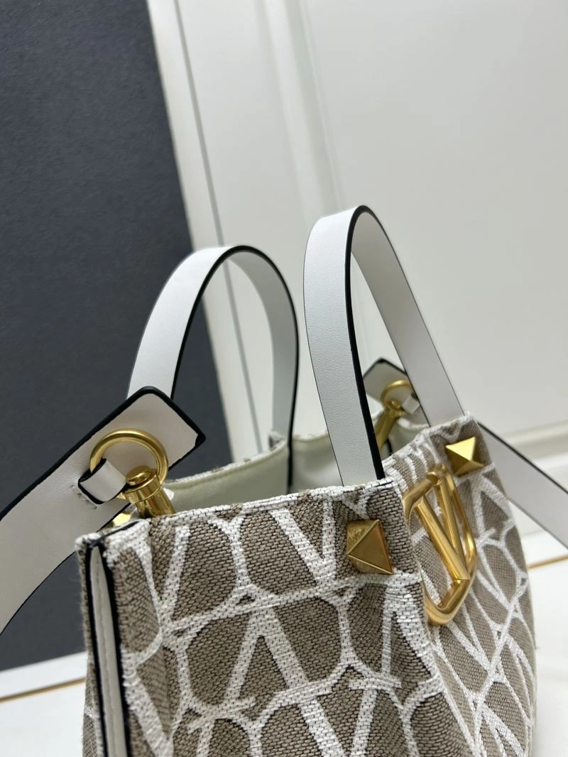 Timeless Valentino Shopping Bags 82018