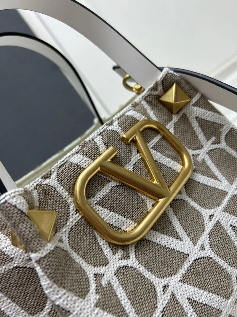 Timeless Valentino Shopping Bags 82018