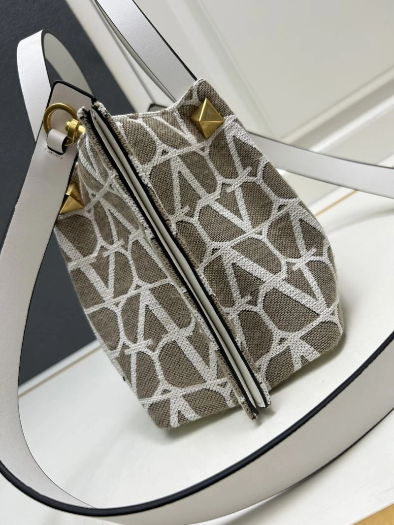 Timeless Valentino Shopping Bags 82018