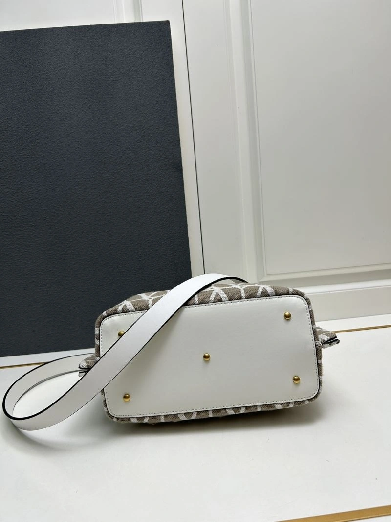 Timeless Valentino Shopping Bags 82018