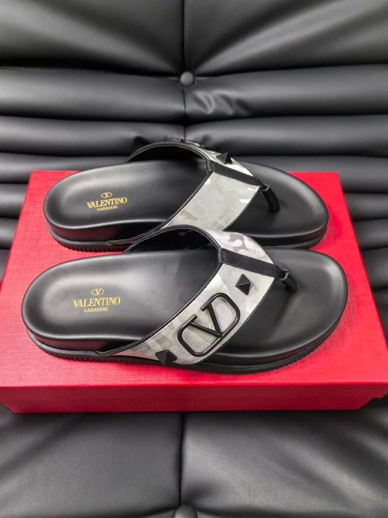 EyeCatching Valentino Slippers 35787