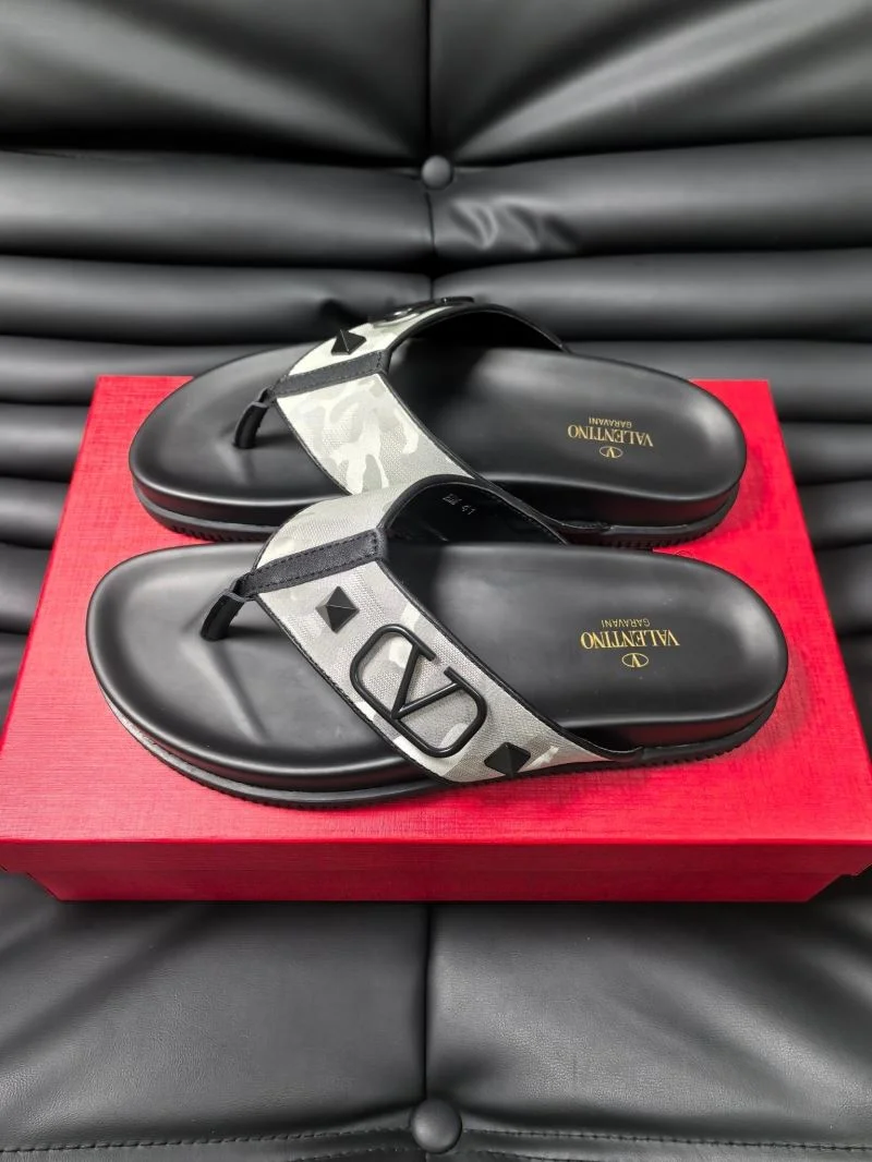 EyeCatching Valentino Slippers 35787
