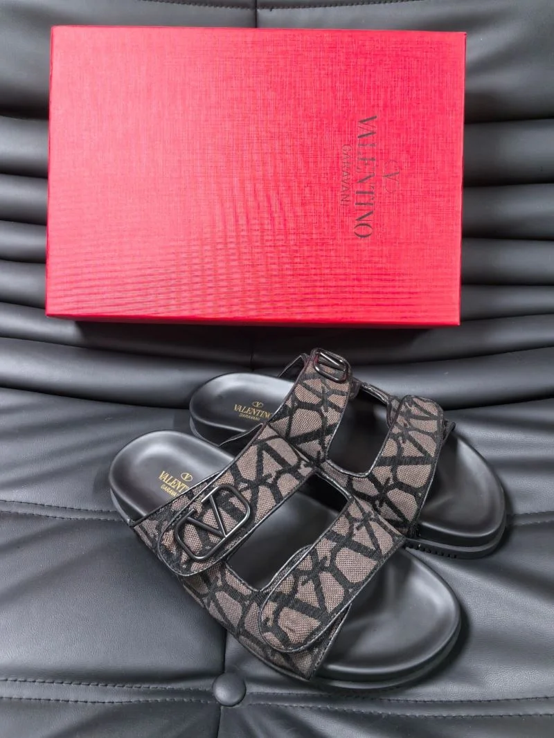 Youthful Valentino Slippers 35774