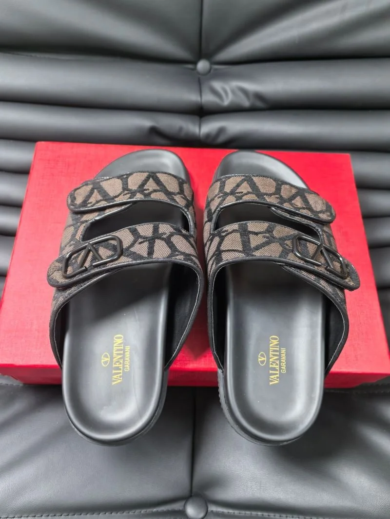 Youthful Valentino Slippers 35774