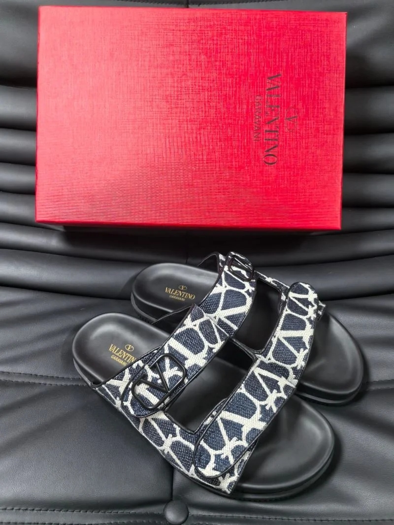 Youthful Valentino Slippers 35767