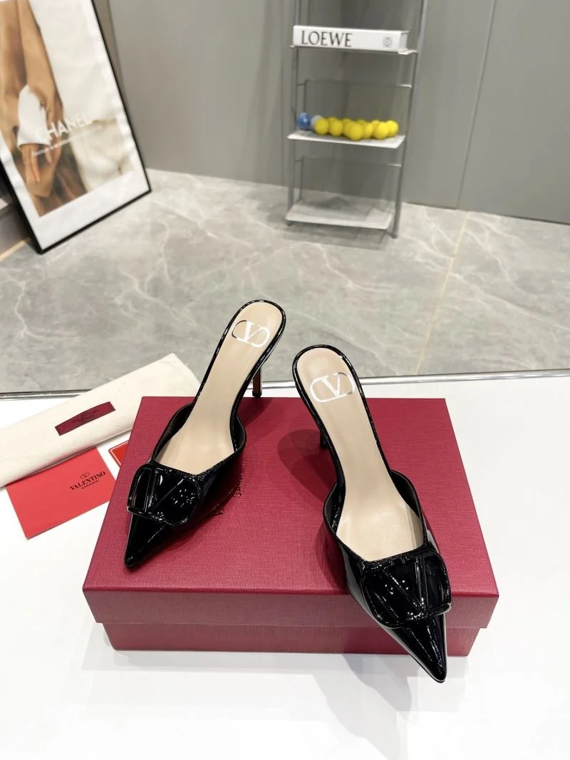 Supportive Valentino Slippers 36583