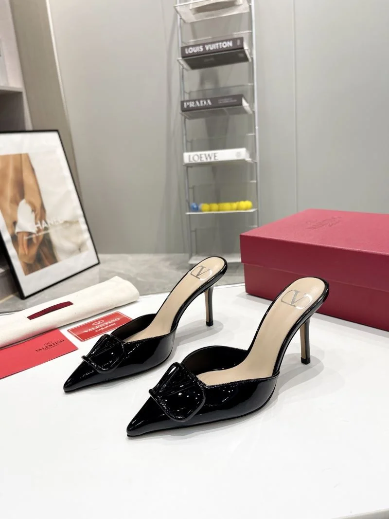 Supportive Valentino Slippers 36583
