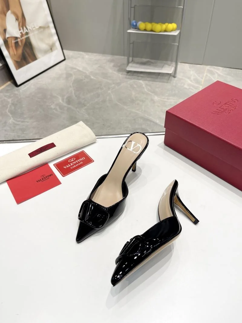 Supportive Valentino Slippers 36583