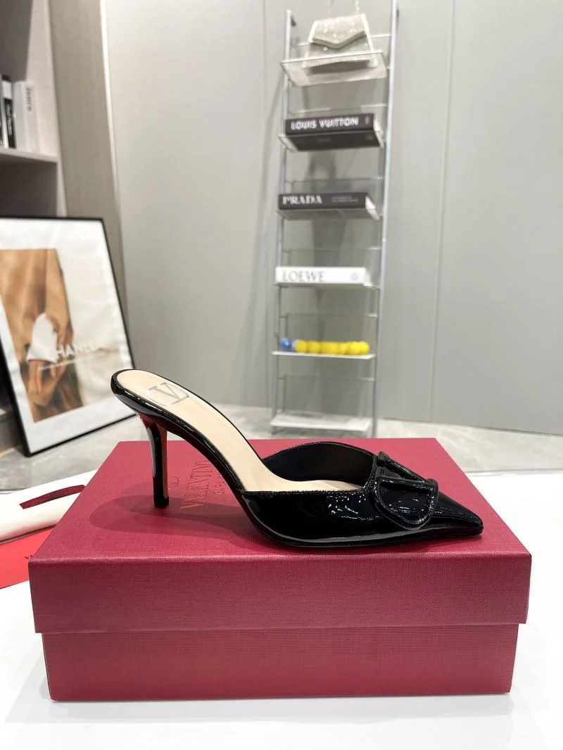 Supportive Valentino Slippers 36583