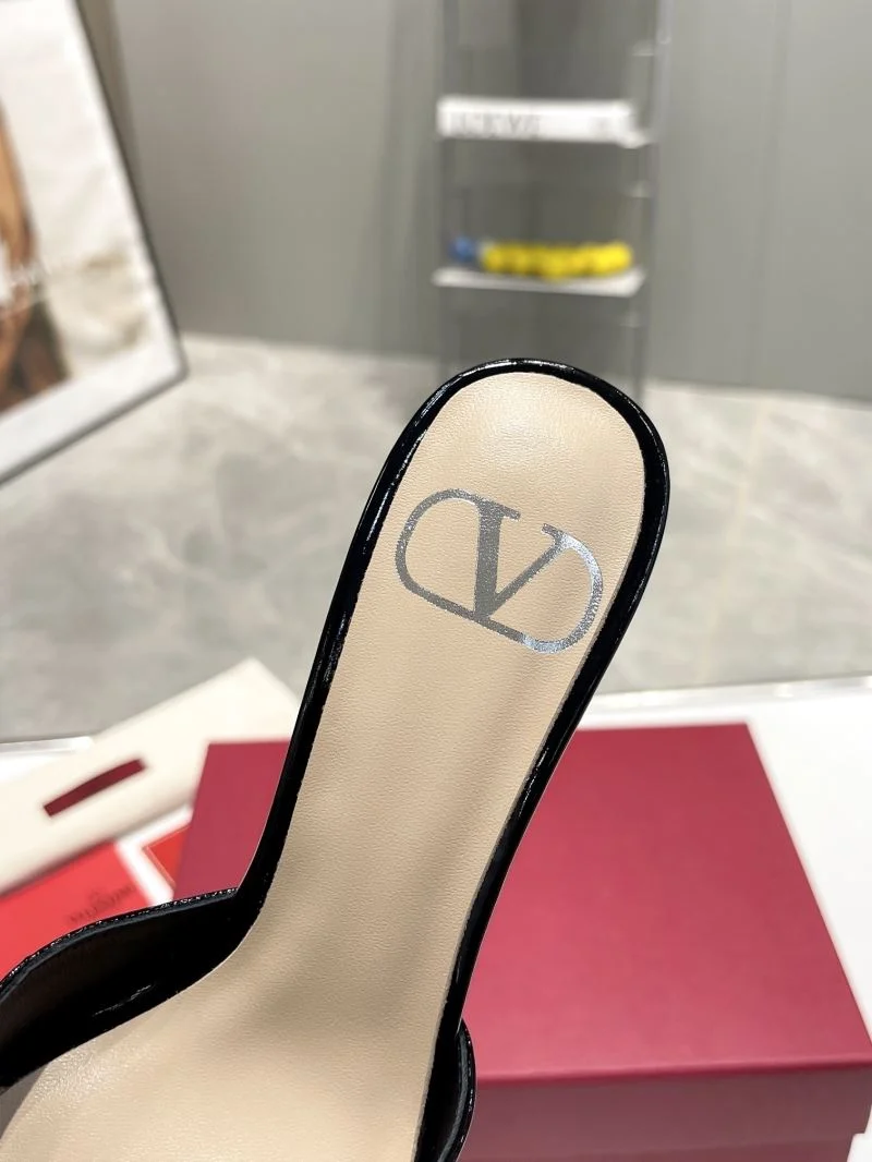 Supportive Valentino Slippers 36583