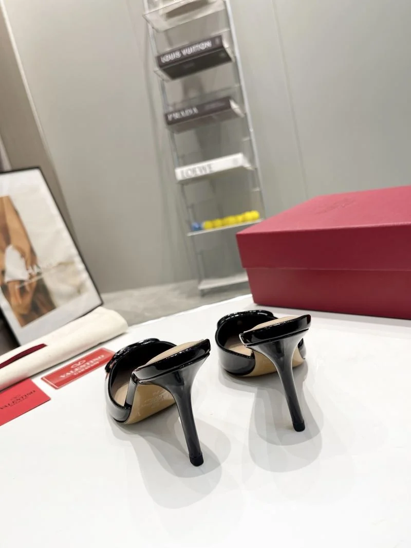 Supportive Valentino Slippers 36583