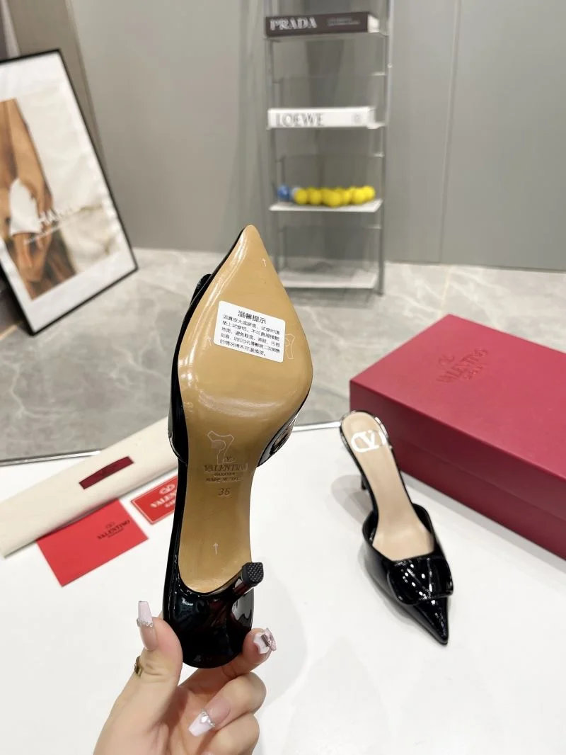 Supportive Valentino Slippers 36583