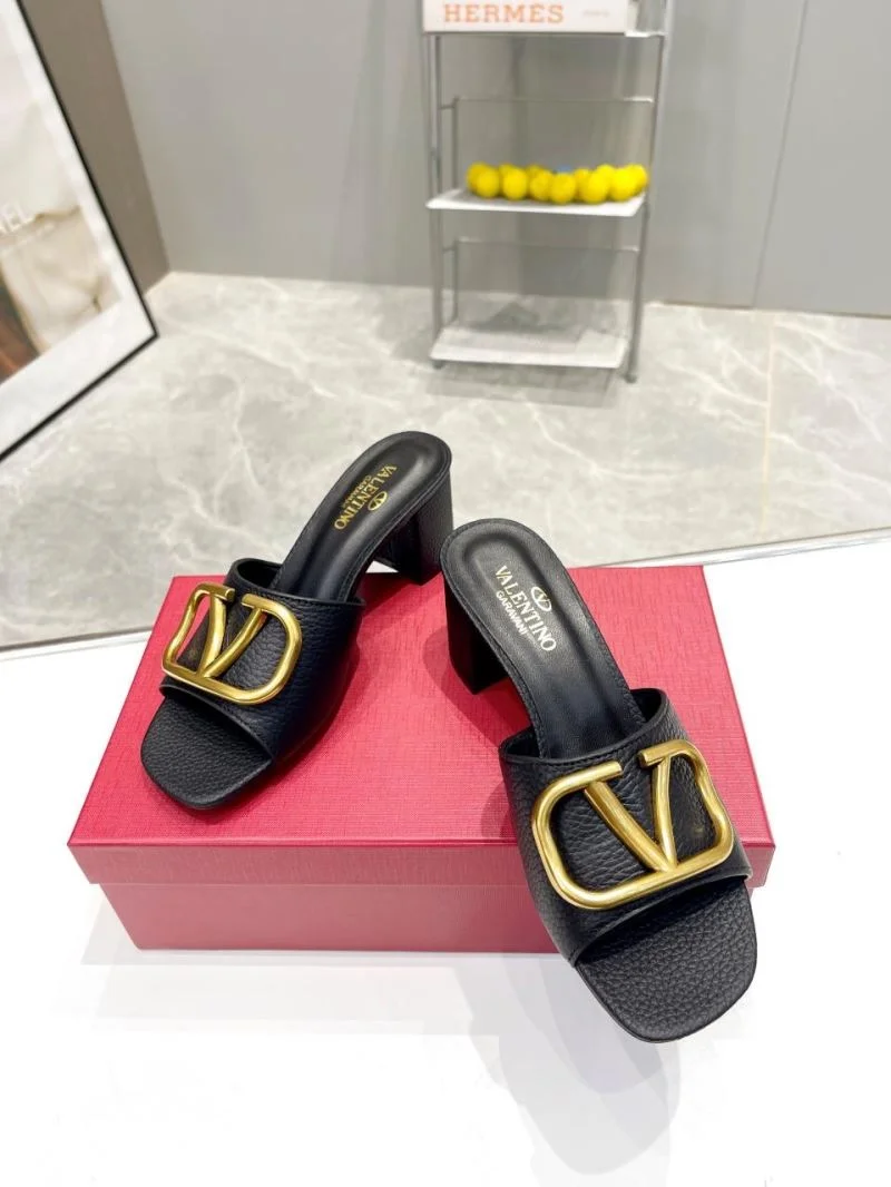 Stylish Valentino Slippers 36561