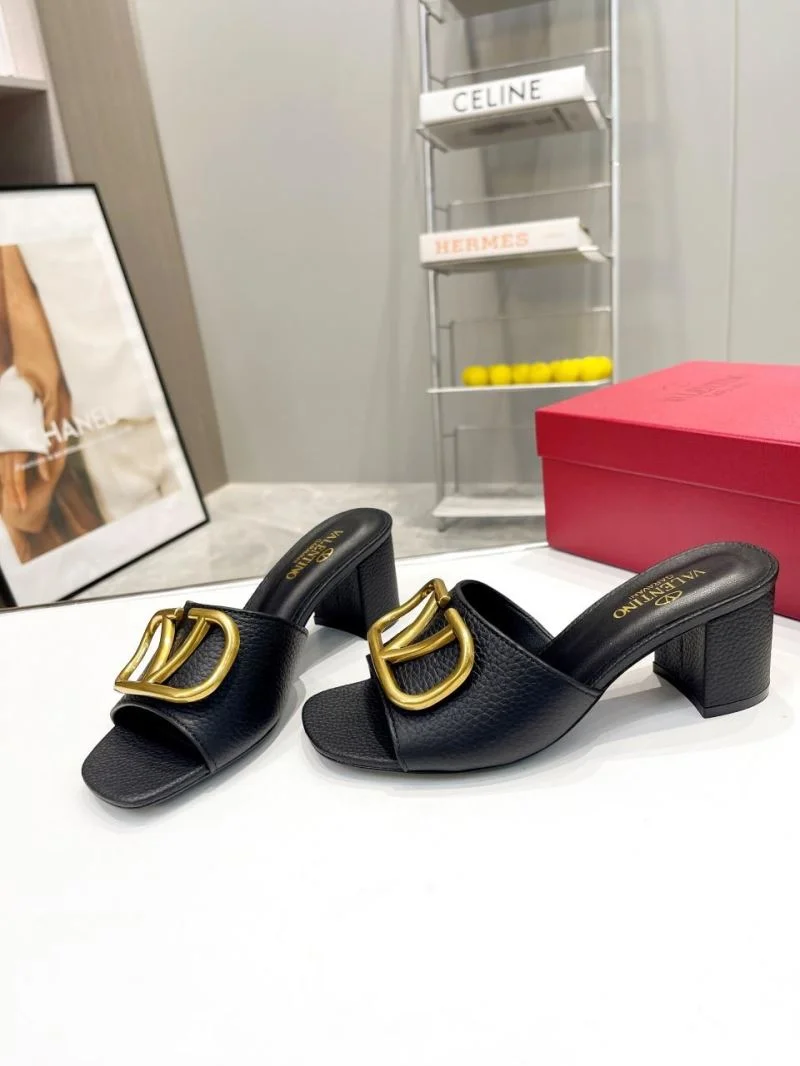Stylish Valentino Slippers 36561