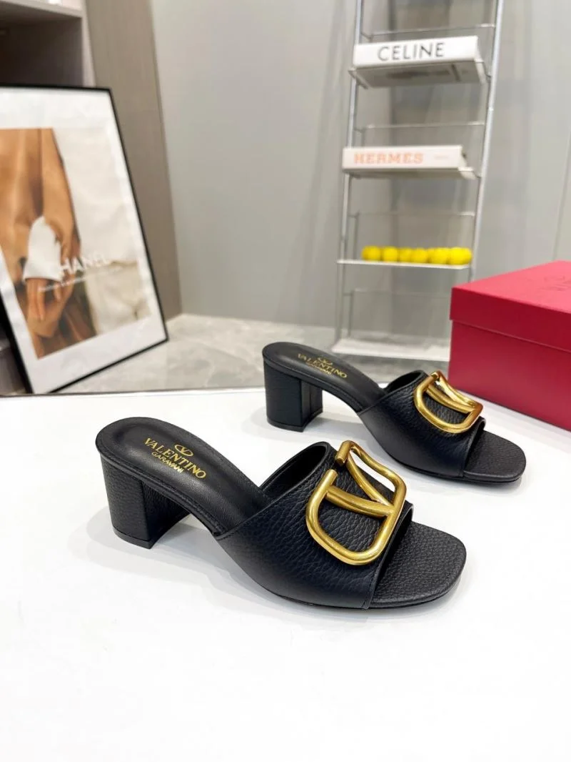 Stylish Valentino Slippers 36561