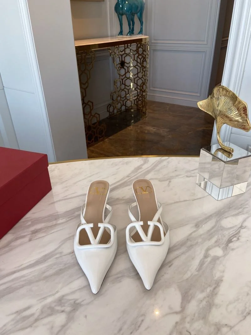 Sleek Valentino Slippers 36587