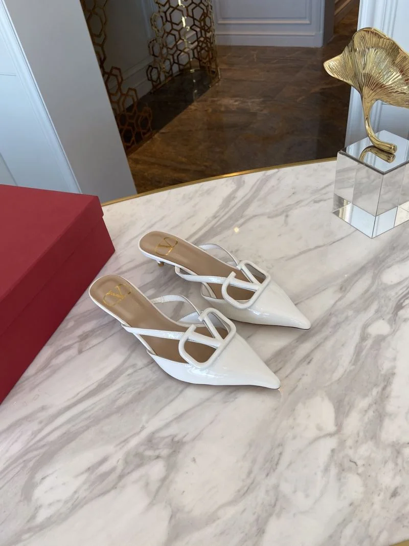 Sleek Valentino Slippers 36587