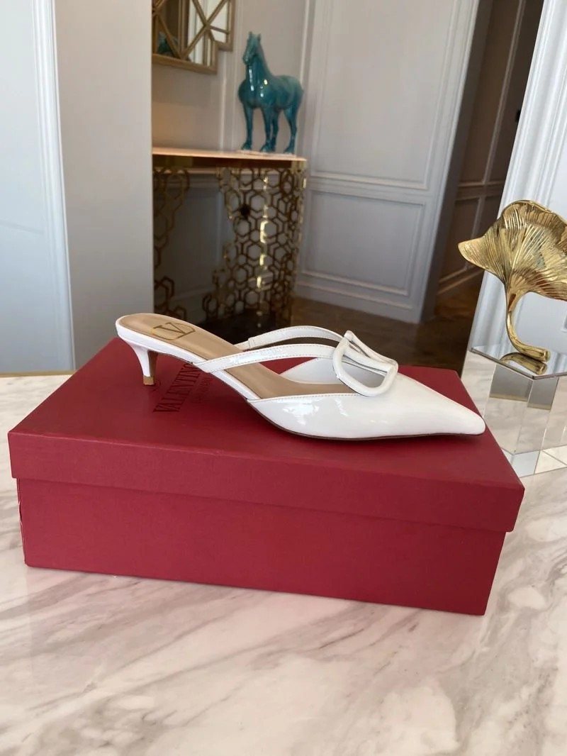 Sleek Valentino Slippers 36587