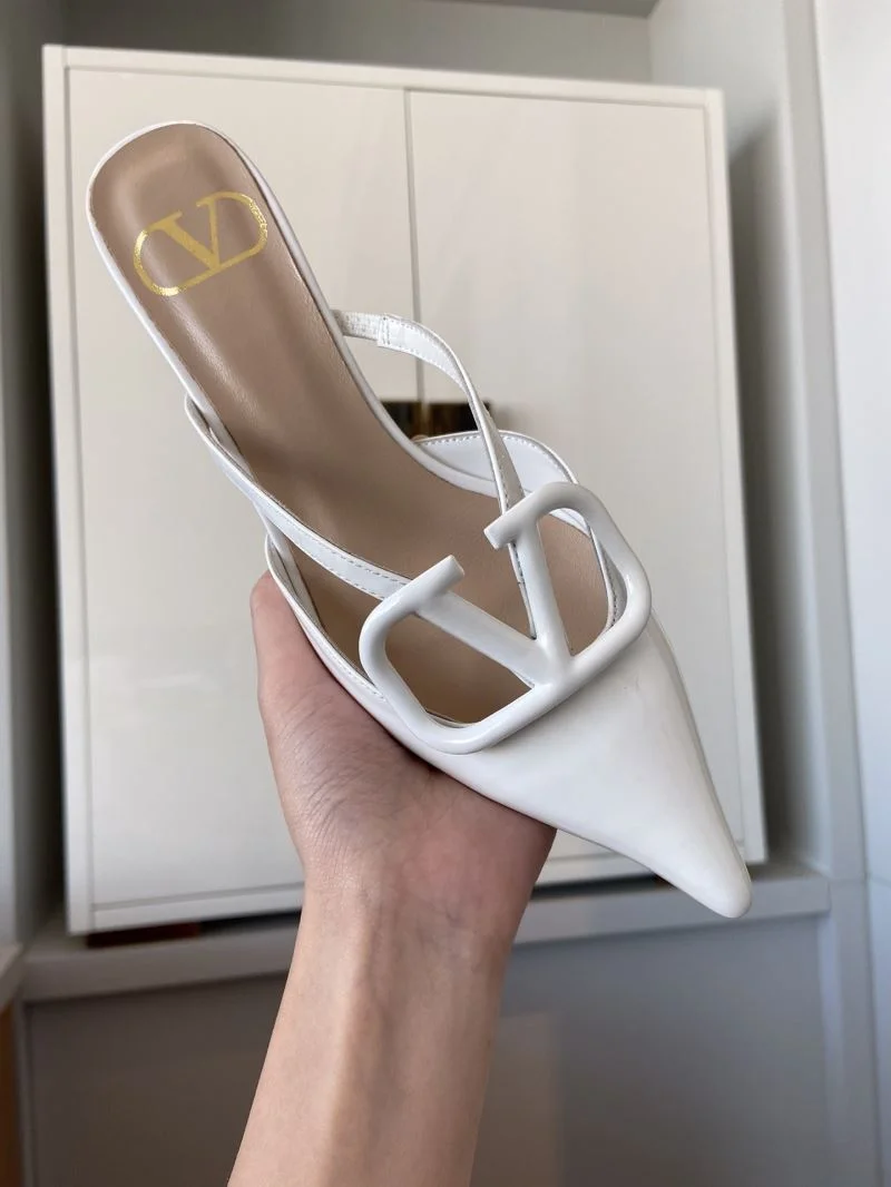 Sleek Valentino Slippers 36587