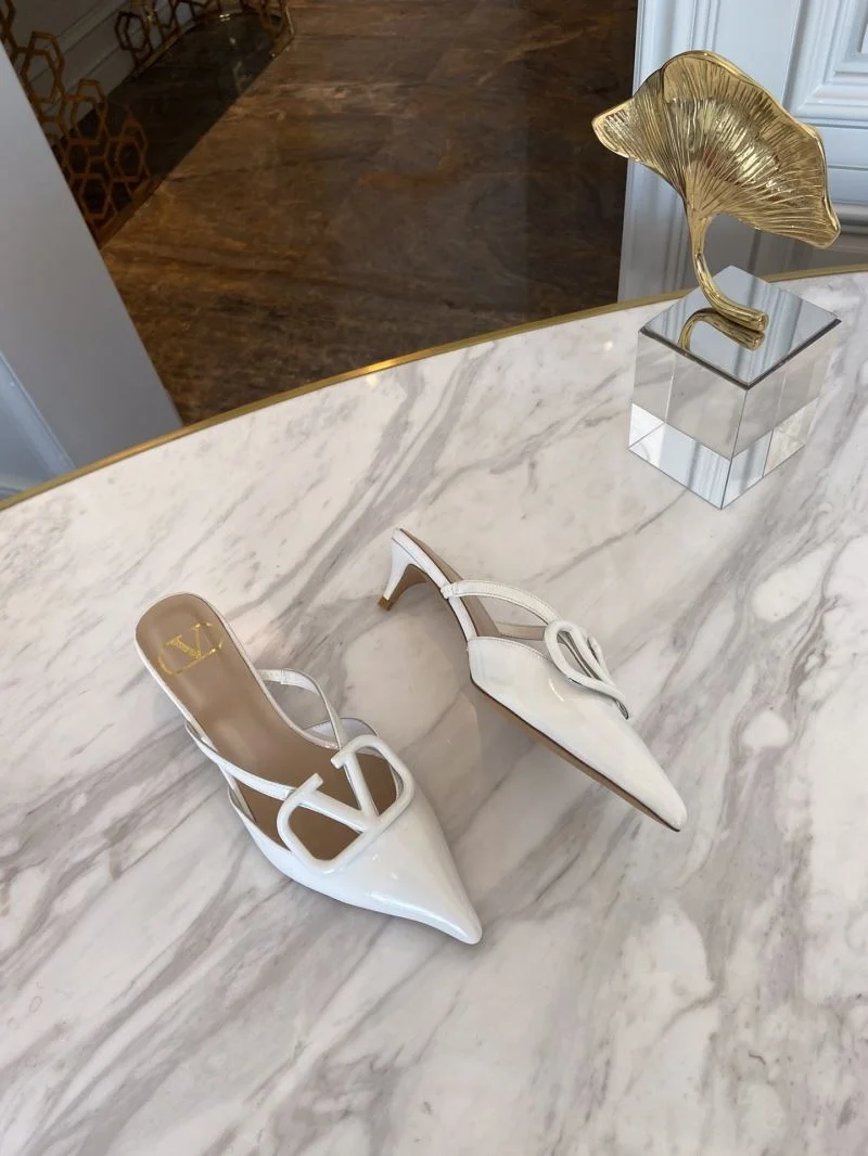 Sleek Valentino Slippers 36587