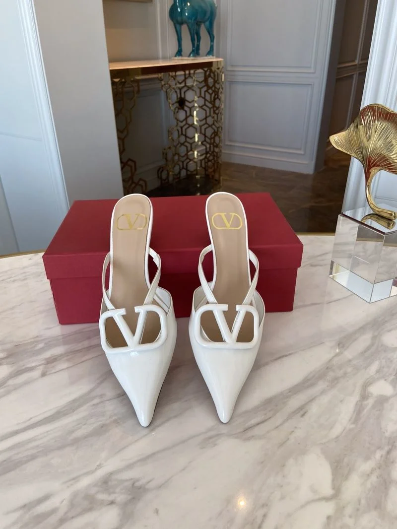 Sleek Valentino Slippers 36587