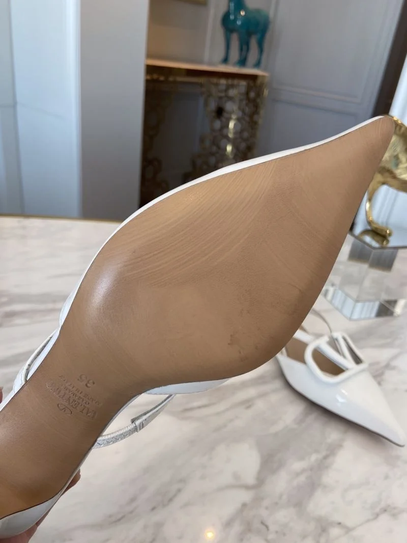 Sleek Valentino Slippers 36587