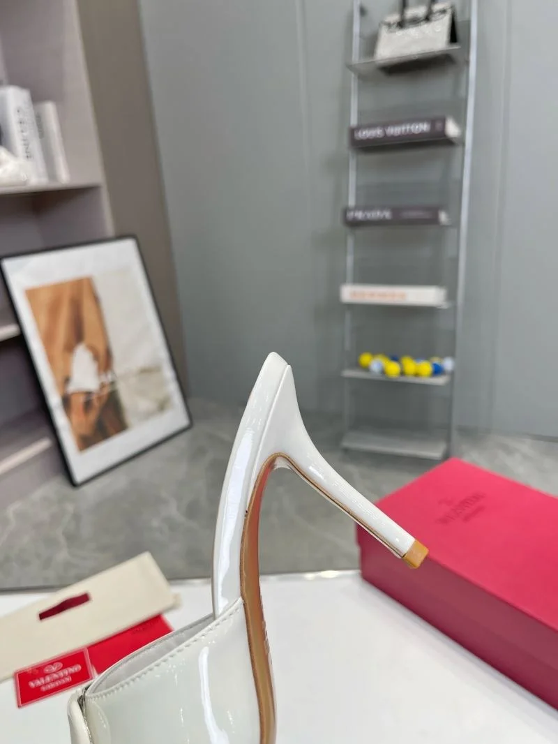 Valentino Slippers Elegant 36588