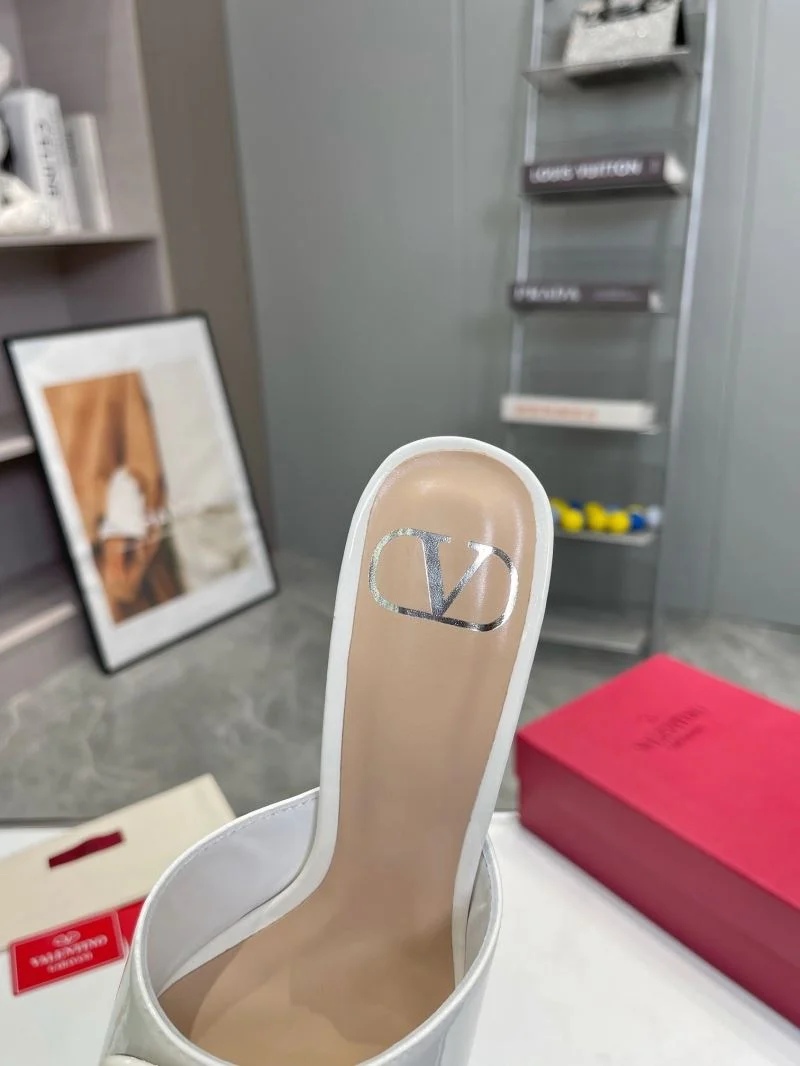 Valentino Slippers Elegant 36588