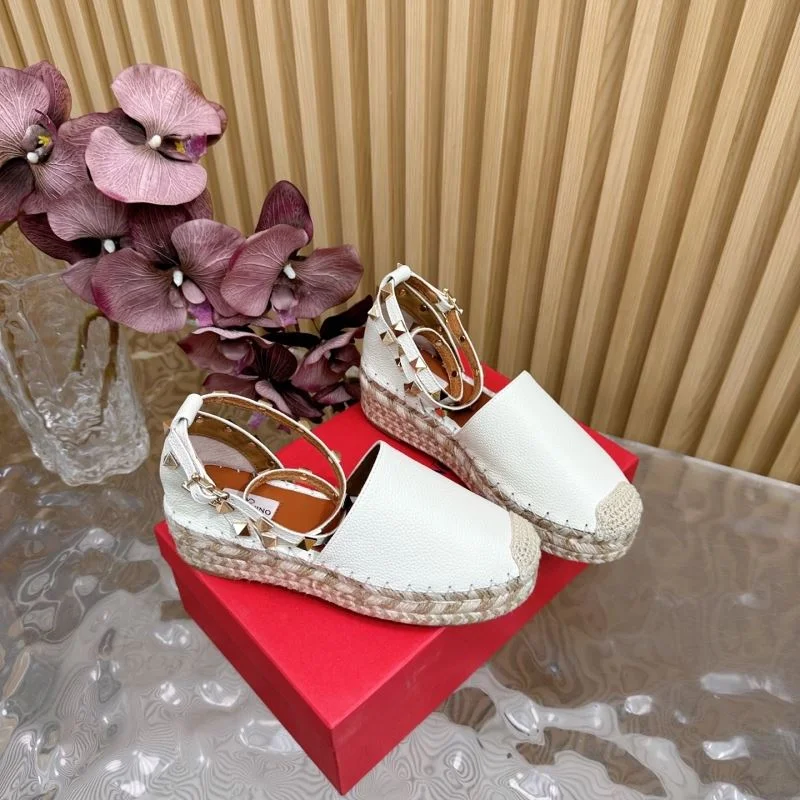 Supportive Valentino Slippers 36553