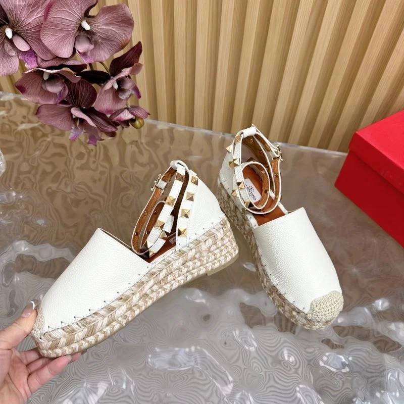 Supportive Valentino Slippers 36553