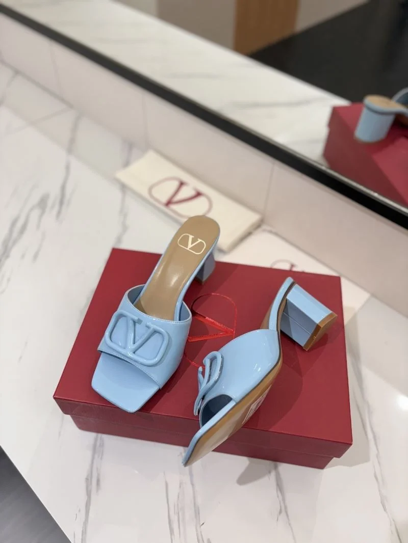 Supportive Valentino Slippers 36543