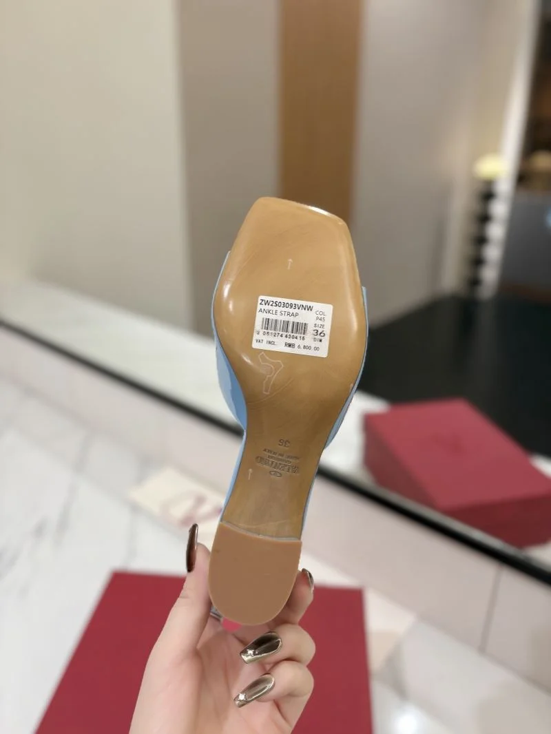 Supportive Valentino Slippers 36543